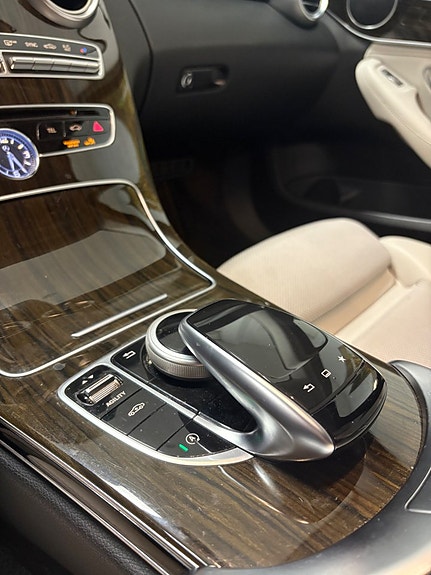 Mercedes-Benz C220 10 of 11