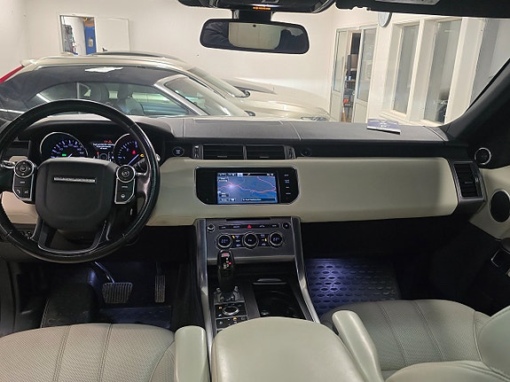 Land Rover Range Rover Sport 12 of 13