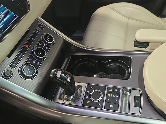 Land Rover Range Rover Sport 9 of 13