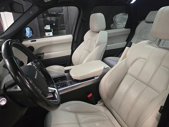Land Rover Range Rover Sport 6 of 13