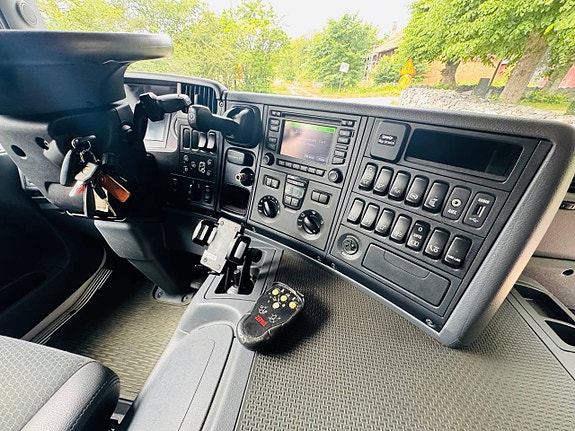 Scania P360 6x2 Öppningsbar sida Bakllyft 15240kg Lastvikt 12 of 12