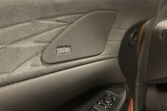 Lexus RX500h 16 of 17