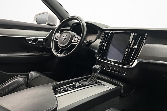 Volvo V90 27 of 30