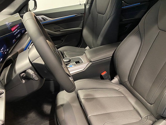 BMW i4 4 of 5