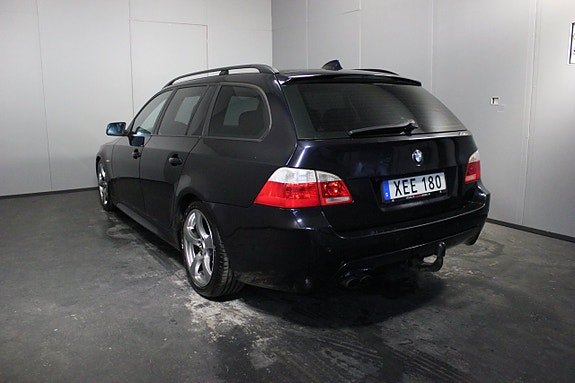 BMW 523i 3 of 5