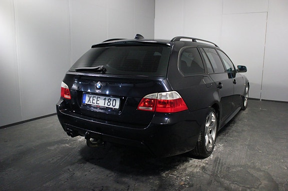 BMW 523i 4 of 5