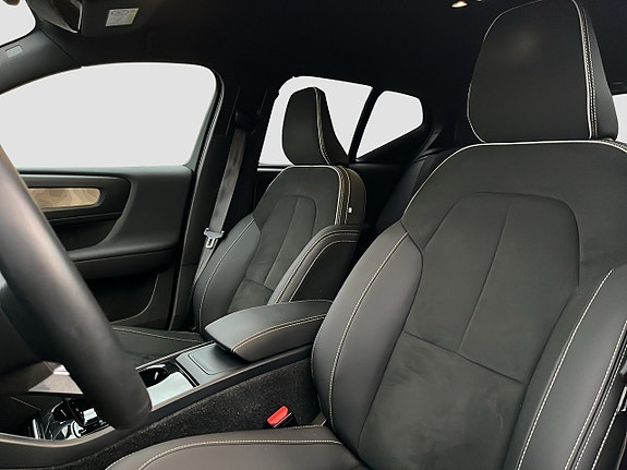 Volvo XC40 9 of 18