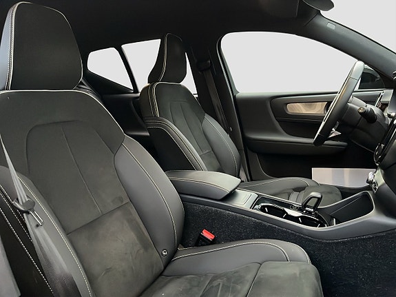 Volvo XC40 15 of 18