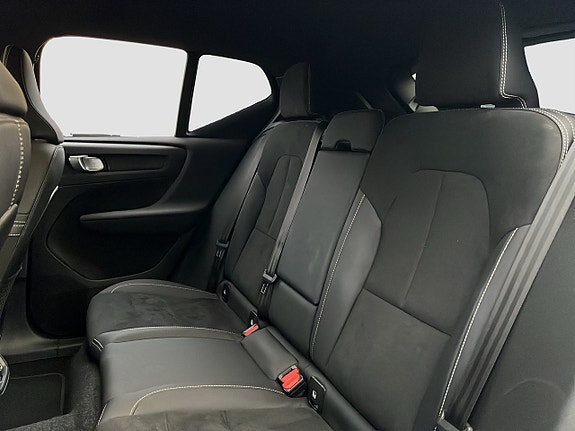 Volvo XC40 11 of 18