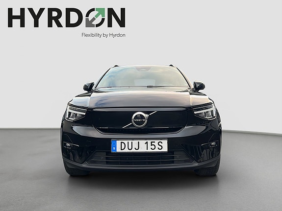 Volvo XC40 2 of 18