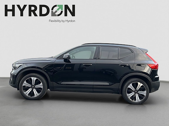 Volvo XC40 3 of 18