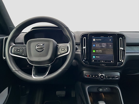 Volvo XC40 12 of 18