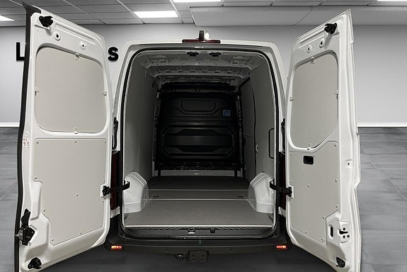 Nissan Interstar 9 of 14