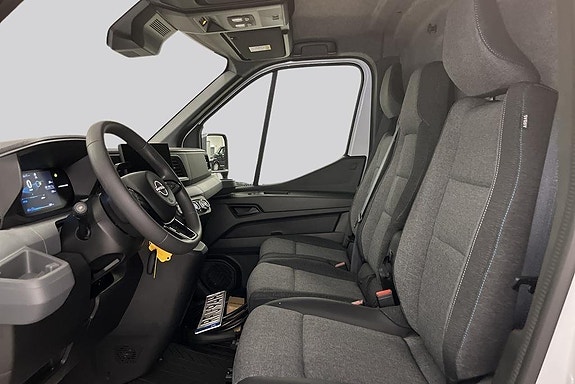 Nissan Interstar 8 of 14