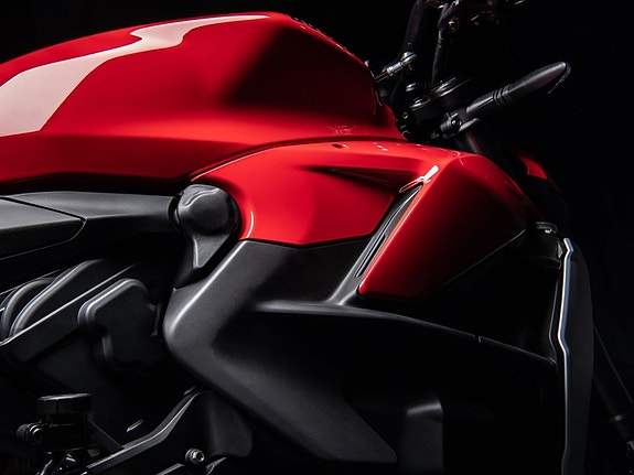 Ducati Streetfighter V2 *FLASH SALE  15.000:-* 5 of 5