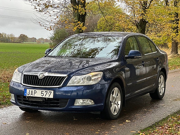 Skoda Octavia 2 of 5