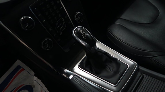 Volvo V40 12 of 18