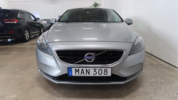 Volvo V40 8 of 18