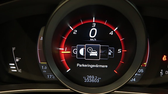 Volvo V40 15 of 18