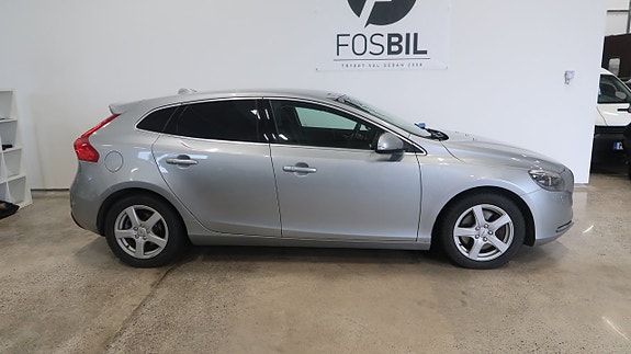 Volvo V40 3 of 5