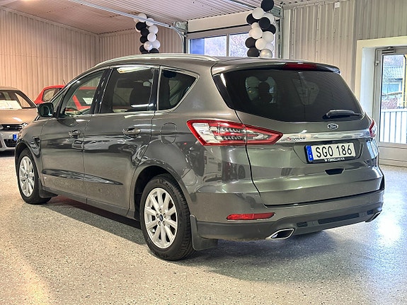 Ford S-MAX 3 of 5
