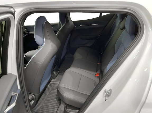 Volvo EX30 7 of 24
