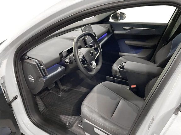 Volvo EX30 6 of 24
