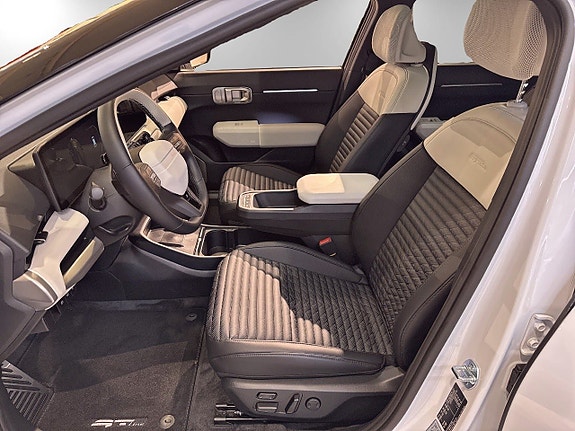 Kia EV4 8 of 27