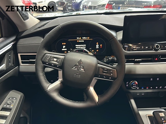 Mitsubishi Outlander 12 of 23