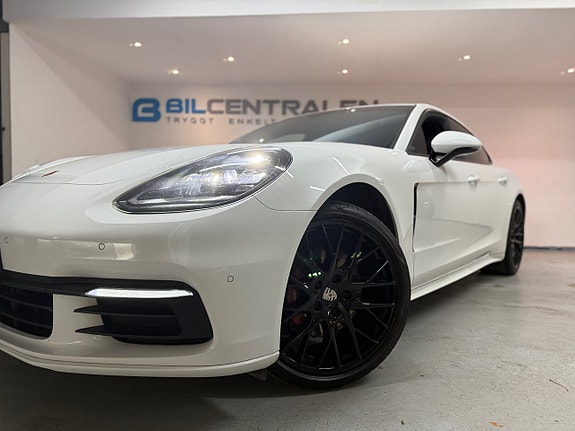 Porsche Panamera 2 of 5