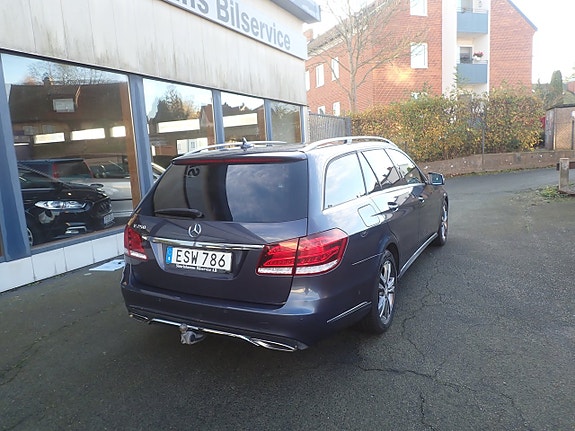 Mercedes-Benz E250 4 of 5