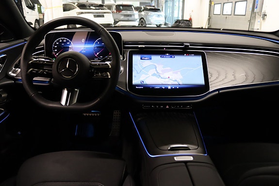 Mercedes-Benz E220 12 of 24