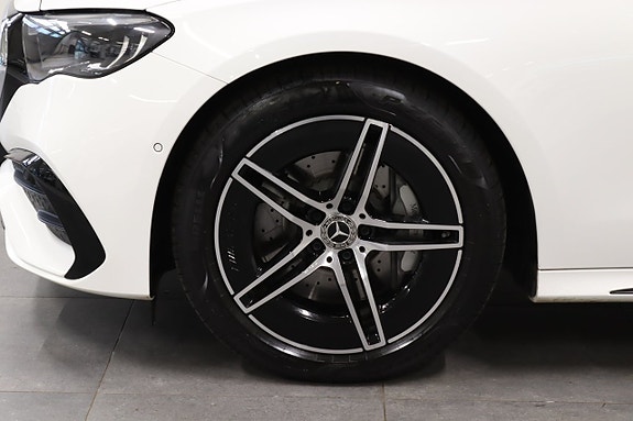 Mercedes-Benz E220 9 of 24