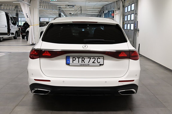 Mercedes-Benz E220 5 of 5