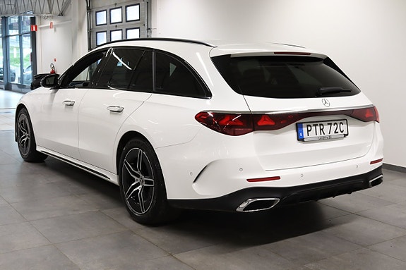 Mercedes-Benz E220 4 of 5