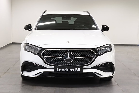 Mercedes-Benz E220 2 of 5
