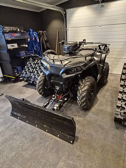 Polaris SPORTSMAN 570 EPS BLACK EDITION Plog på köpet & 10,000 kr  i Värdecheck!
