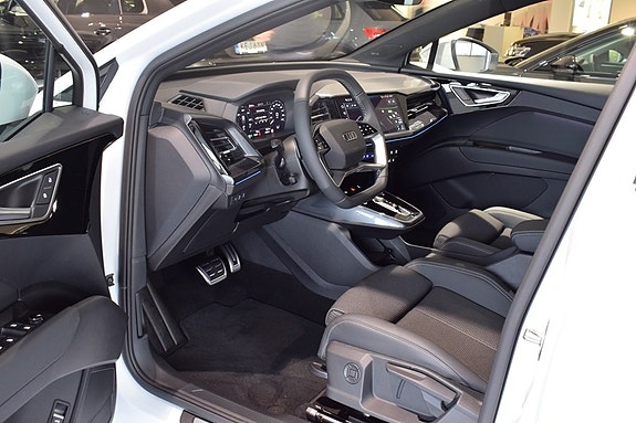 Audi Q4 e-tron 6 of 10
