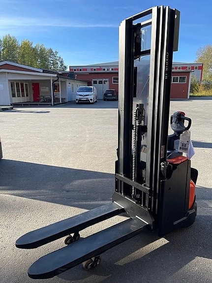 BT SWE120L ledstaplare stödbenslyft och lyfthöjd 4500 mm