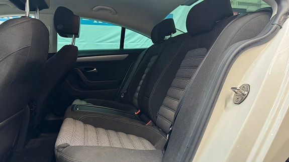 Volkswagen CC 17 of 19