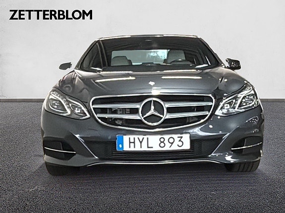 Mercedes-Benz E350 5 of 16