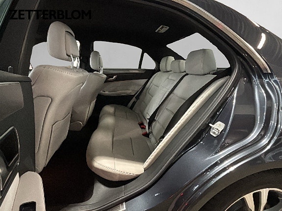 Mercedes-Benz E350 9 of 16