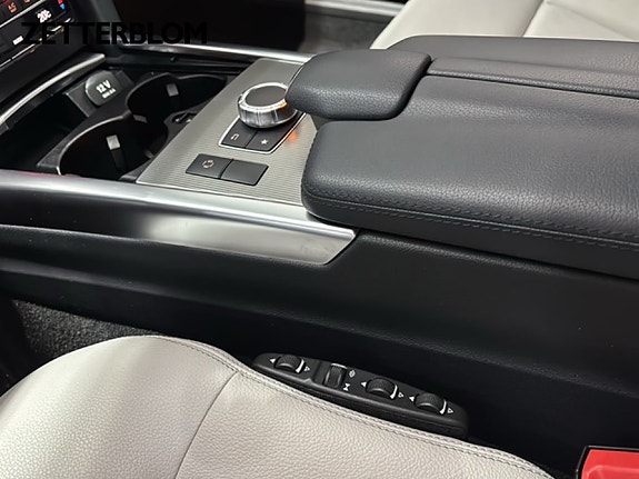 Mercedes-Benz E350 16 of 16