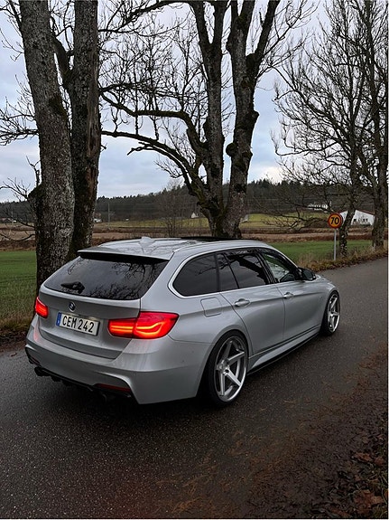 BMW 330d 3 of 5