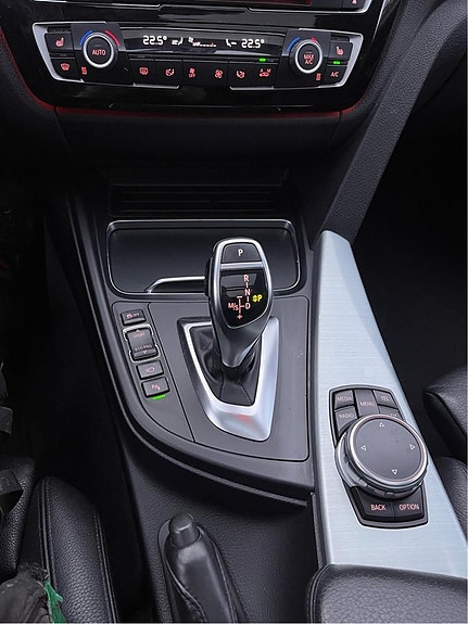 BMW 330d 6 of 8
