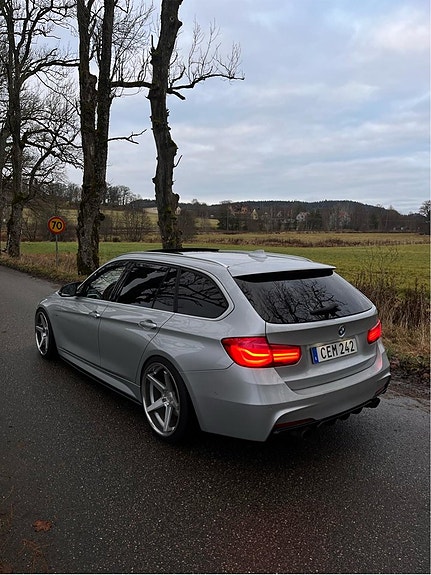 BMW 330d 4 of 5