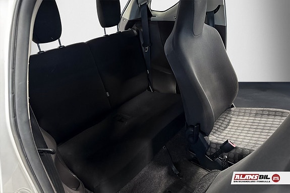 Toyota IQ 9 of 10