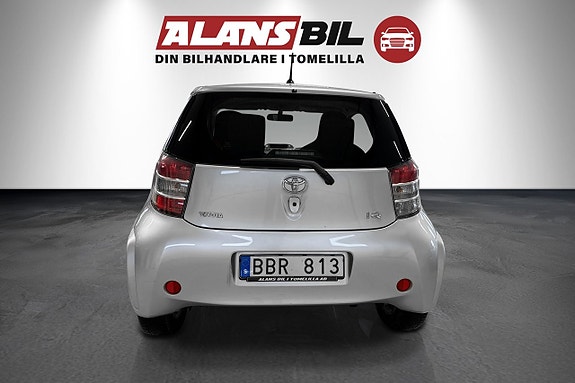 Toyota IQ 4 of 5