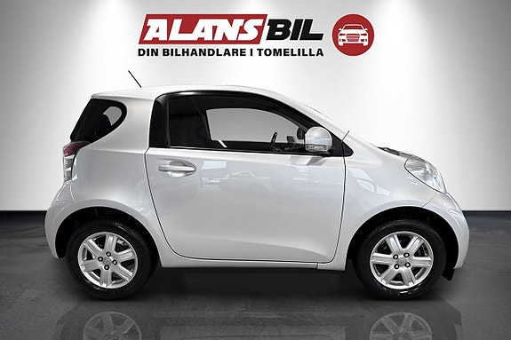 Toyota IQ 2 of 5