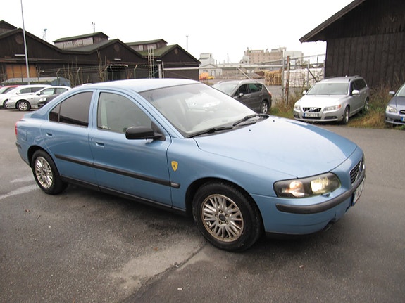 Volvo S60 2 of 5